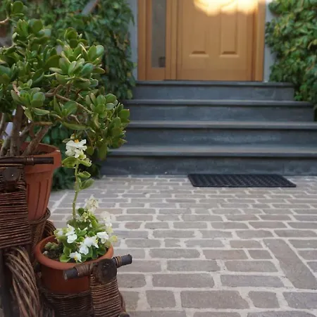 Favelle House Apartment